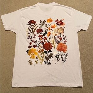 Skyland tees by tideeb 100% cotton Floral Graphic Tee in size medium